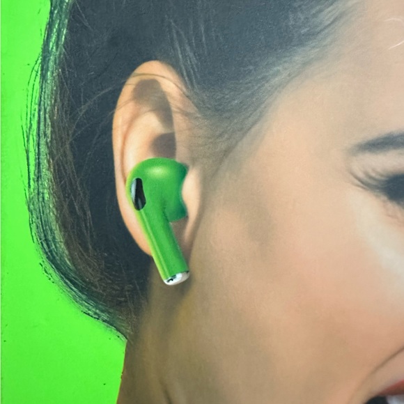 Polaroid True Wireless Neon Earbuds - Picture 3 of 6